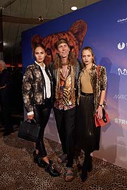 Elena Carri&egrave;re, Matto Barfuss und Cosima AUermann: Marc Cain lud zur Kino-Premiere &bdquo;Maleika&ldquo; von Matto Barfuss (&copy;Foto: Marc Cain)
